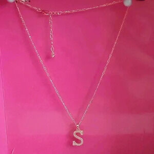 Gold "S" letter necklace